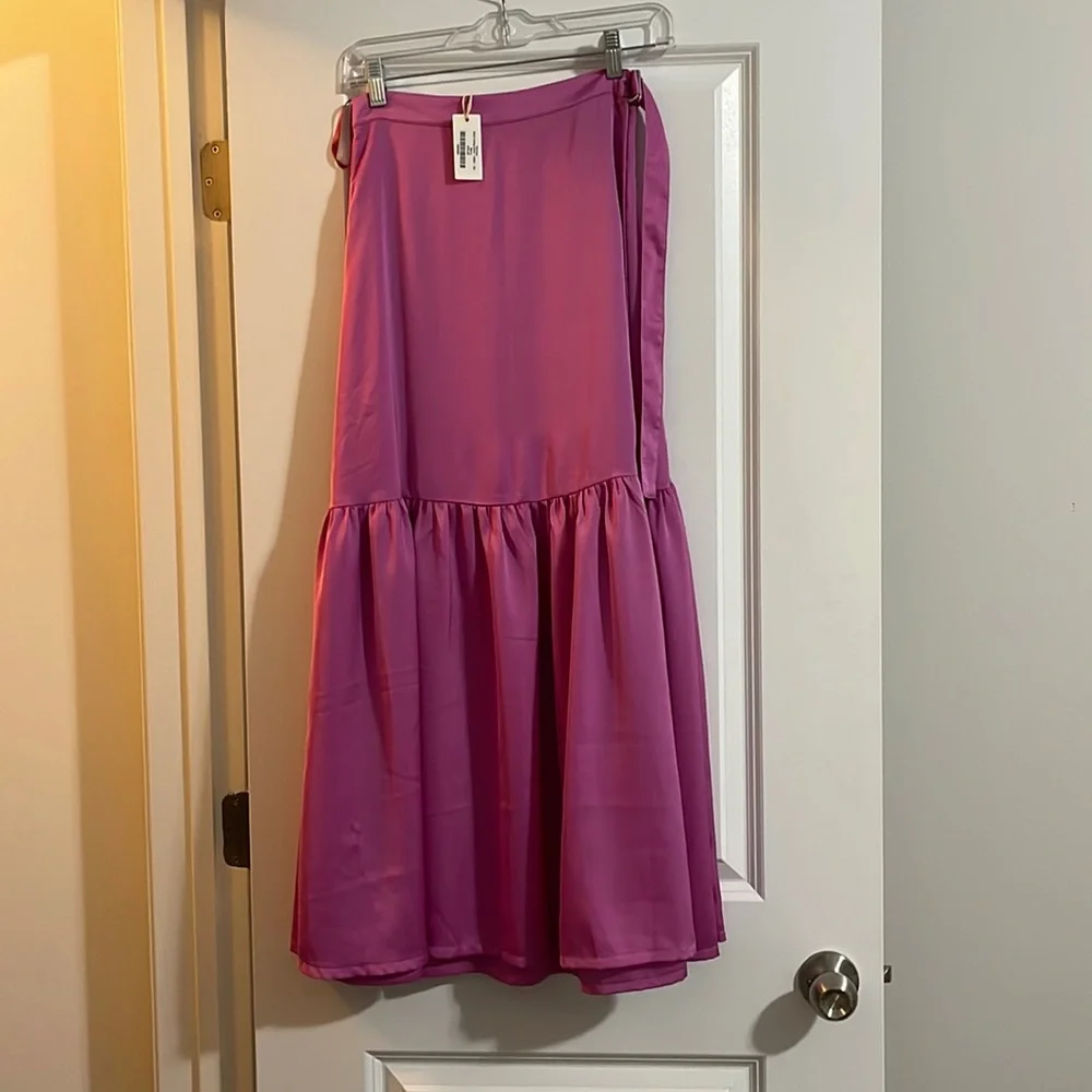 Pink wrap skirt - Picture 1 of 3